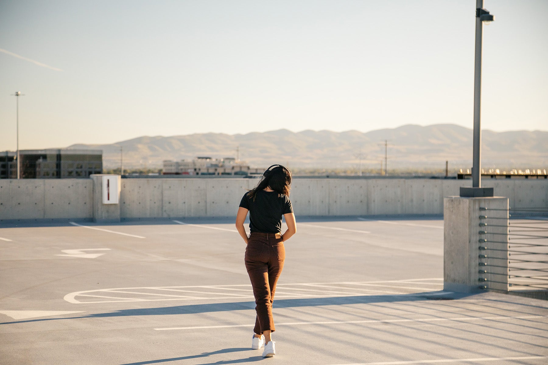 Woman wearing Hum500x