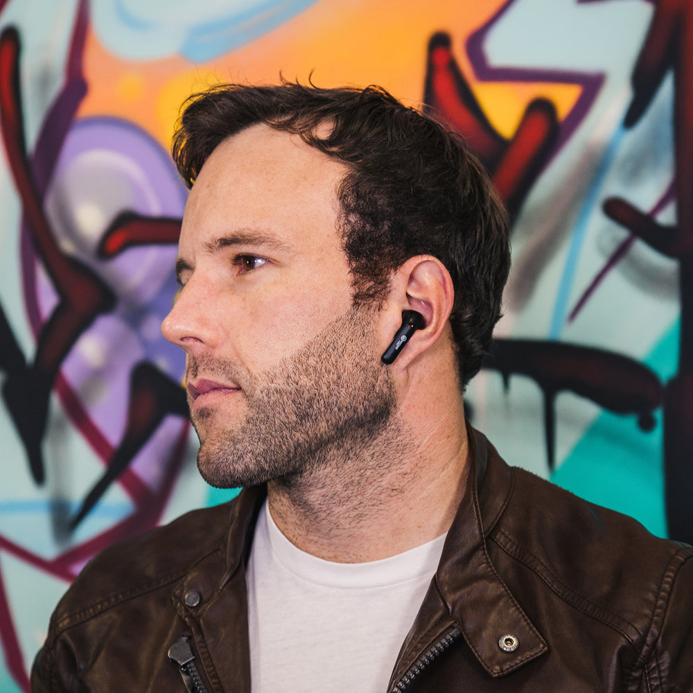 Mojo 500 in man's ear