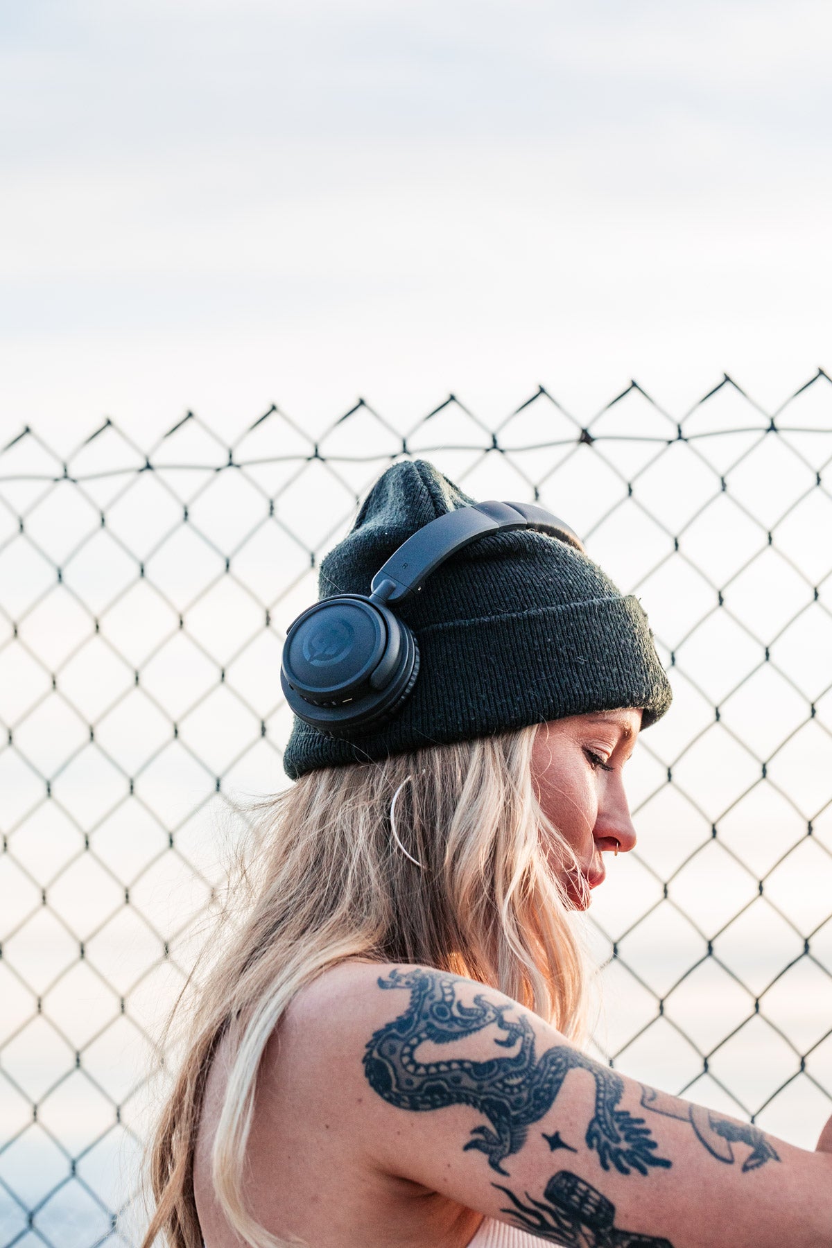 Woman wearing Endo Headphone