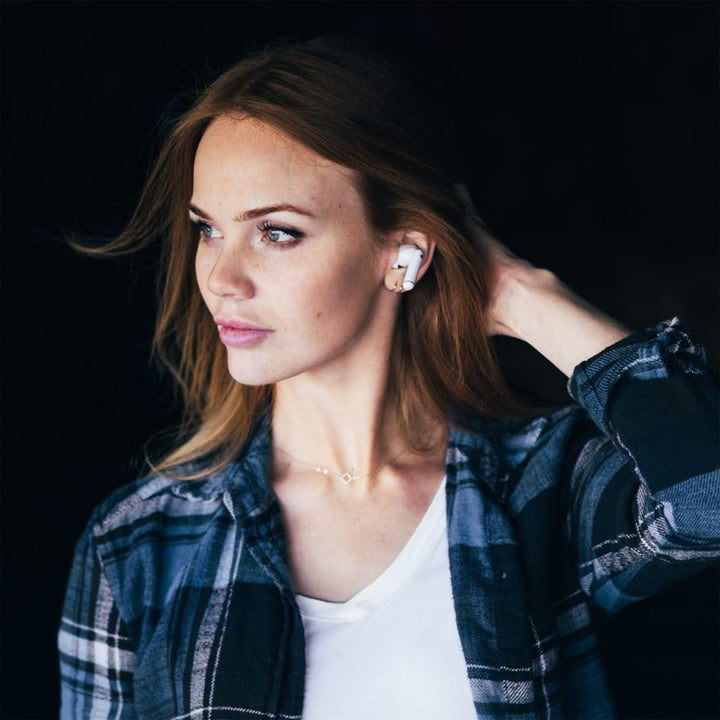 girl wearing rangr earbuds